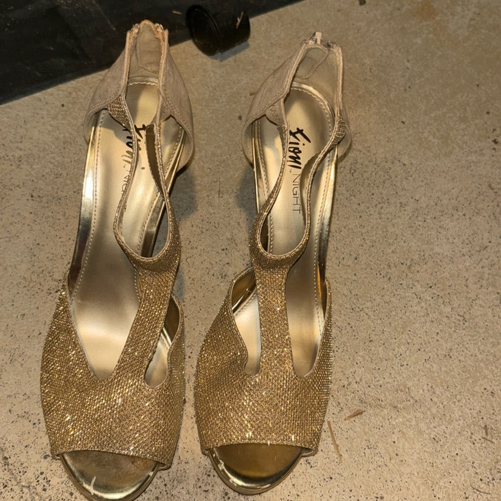 Fioni Gold Glitter Holiday Sandals
